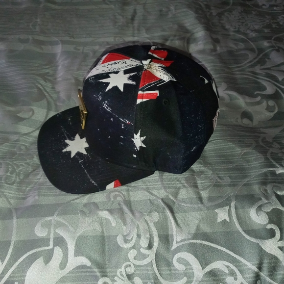 NFL and NBA snapbacks pre-owned still in good cond - Picture 7 of 16